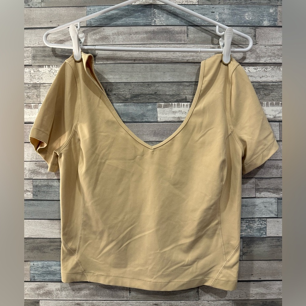 Lululemon Align Tee Shirt size 8 Prosecco BNWOT - Picture 2 of 3